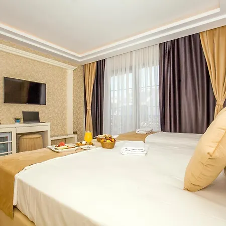 The Lea Hotel *